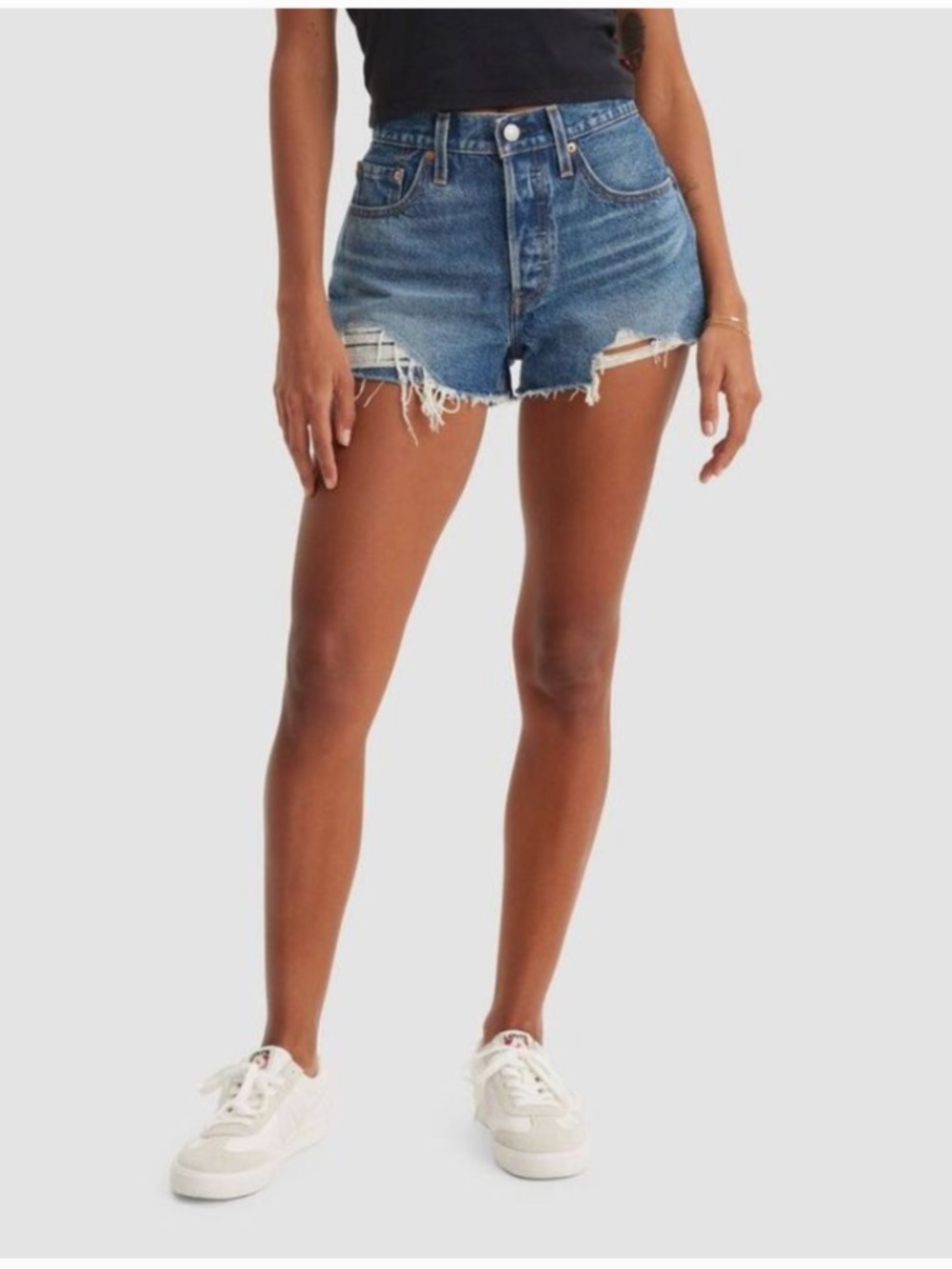 NWOT LEVIS PREMIUM: 501 HIGH RISE FRAYED DENIM SHORT Size:28